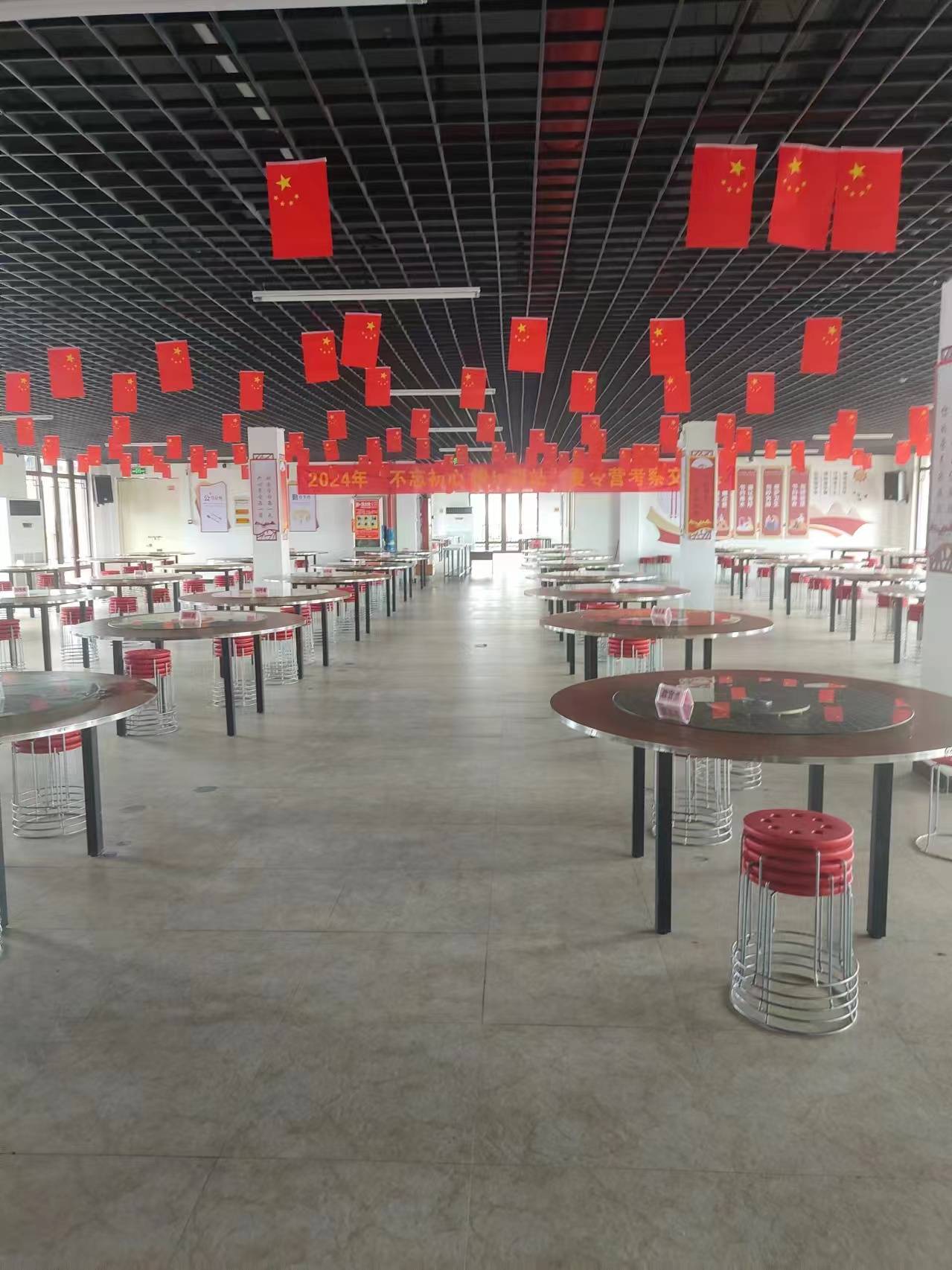 能容纳1500人的就餐餐厅